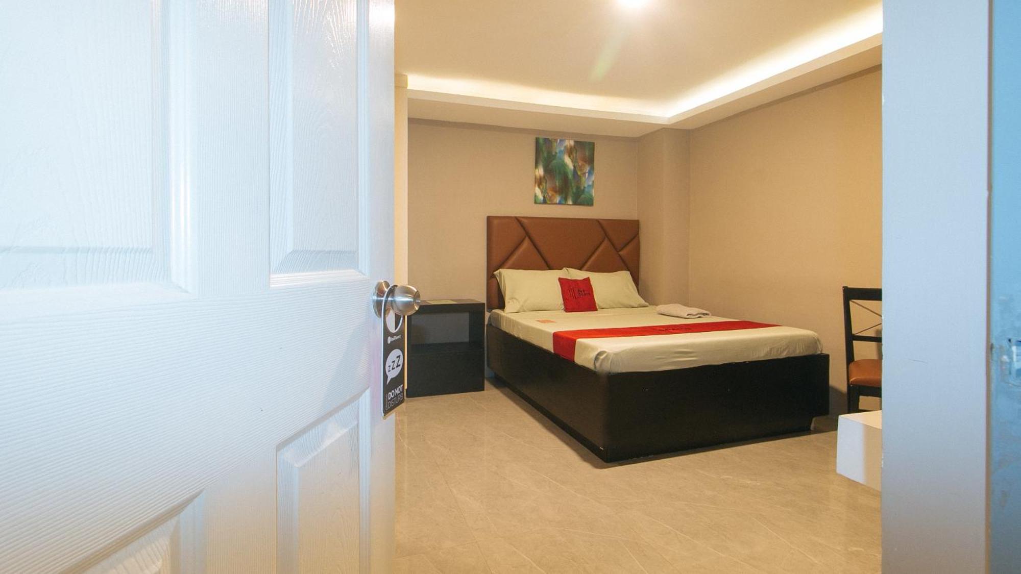Reddoorz Plus At Seventy Five Inn Near Manila Airport Paranaque City Exterior foto
